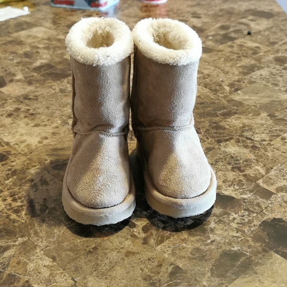 Toddler girls comfy booties! - Picture 3 of 5